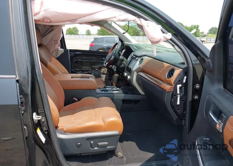 2018 Toyota Tundra 1794 5.7L V8 z USA, uszkodzony, nr VIN 5TFAW5F15JX761406